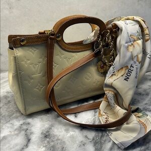 Louis Vuitton monogram Vernis Roxbury handbag/Clutch Pearl